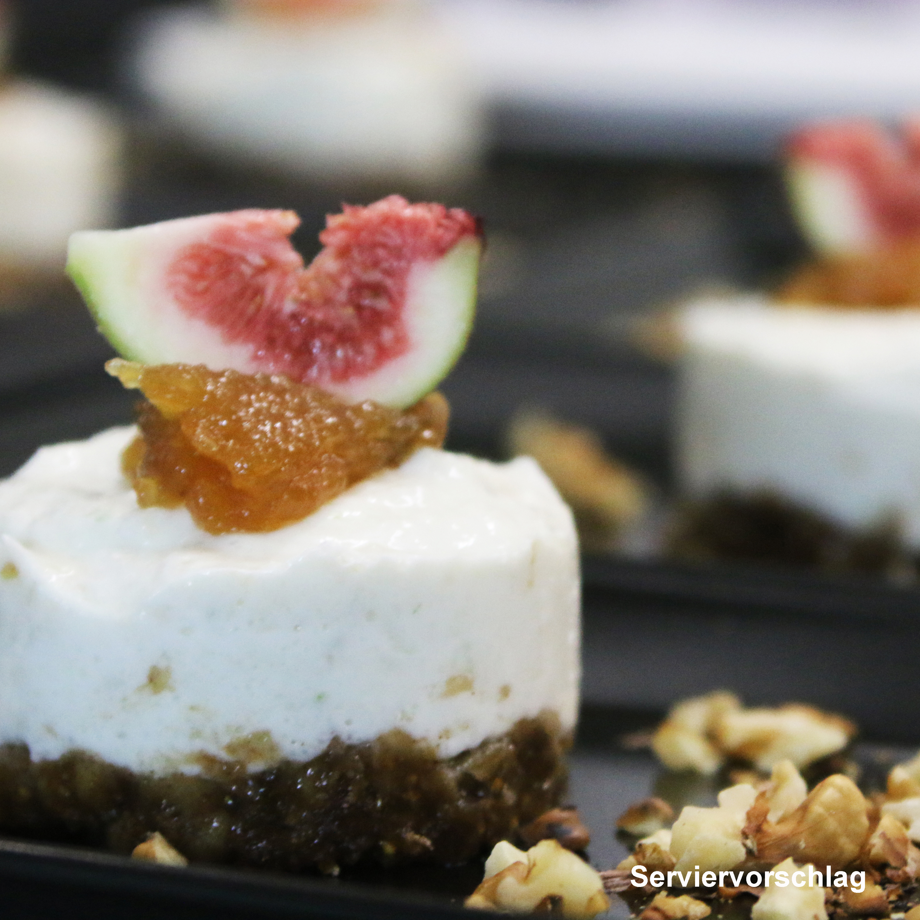 Veganes-Tortchen-mit-Aufstrich-Serviervorschlag